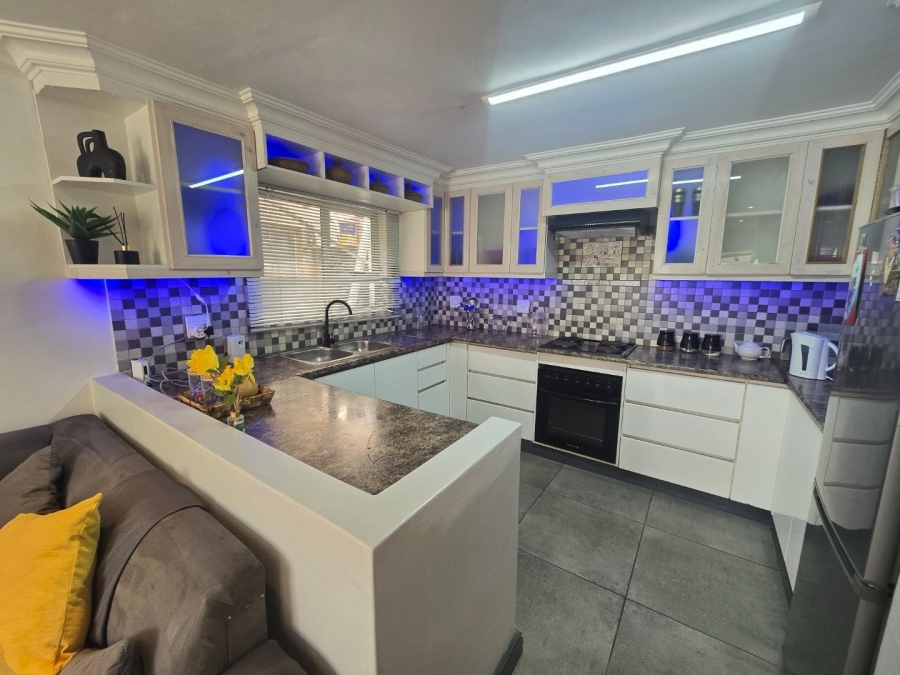 5 Bedroom Property for Sale in Portlands Western Cape